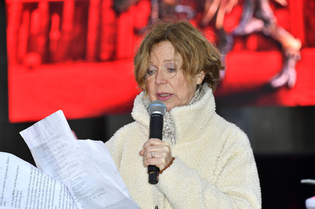 Mahnwache vom Aktionsbündnis 'Alarmstufe Dunkelrot' in Berlin