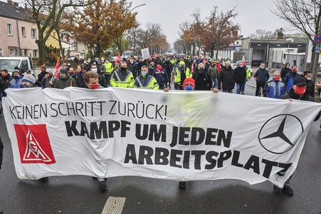 Demonstration gegen das Stilllegungsbeschluss des Mercedes Benz-Werks Berlin