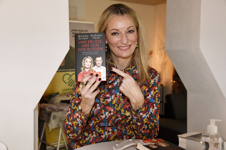 Eröffnung des Monika Gruber Pop-up-Stores in München