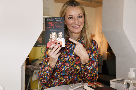 Eröffnung des Monika Gruber Pop-up-Stores in München