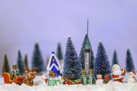 Symbolfoto Impfstoff zu Weihnachten