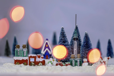 Symbolfoto Impfstoff zu Weihnachten