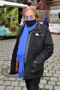 Frank Zander unterstützt Caritas-Foodtruck in Berlin