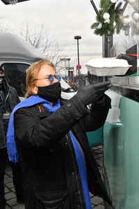 Frank Zander unterstützt Caritas-Foodtruck in Berlin