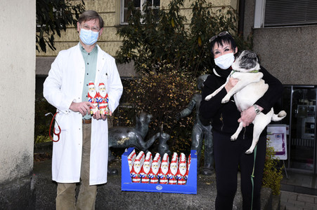 Schokonikolaus-Aktion mit Uschi Ackermann in München