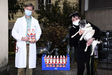 Schokonikolaus-Aktion mit Uschi Ackermann in München