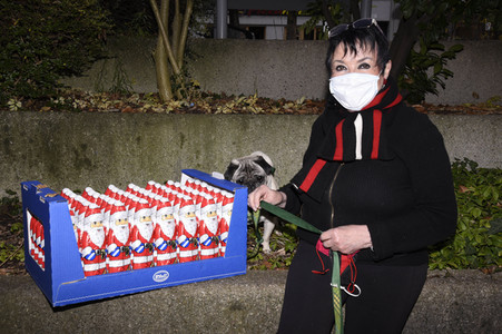 Schokonikolaus-Aktion mit Uschi Ackermann in München