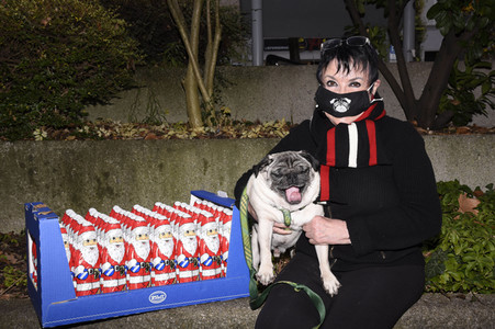 Schokonikolaus-Aktion mit Uschi Ackermann in München