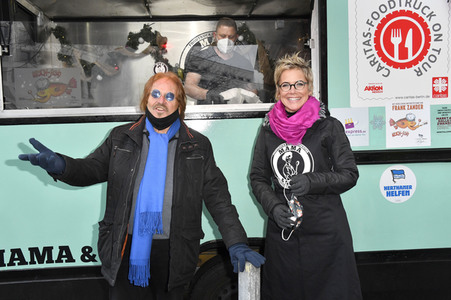 Frank Zander und Prominente unterstützen Caritas-Foodtruck in Berlin