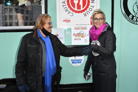 Frank Zander und Prominente unterstützen Caritas-Foodtruck in Berlin