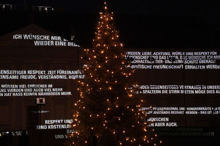 Lichtinstallation 'Lichtblicke' am Schloss Bellevue in Berlin