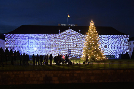 Lichtinstallation 'Lichtblicke' am Schloss Bellevue in Berlin