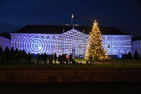 Lichtinstallation 'Lichtblicke' am Schloss Bellevue in Berlin