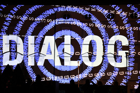 Lichtinstallation 'Lichtblicke' am Schloss Bellevue in Berlin