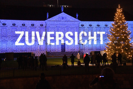 Lichtinstallation 'Lichtblicke' am Schloss Bellevue in Berlin