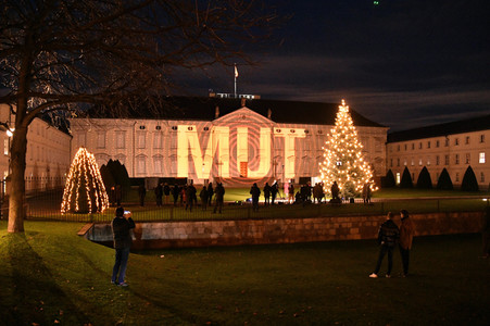 Lichtinstallation 'Lichtblicke' am Schloss Bellevue in Berlin