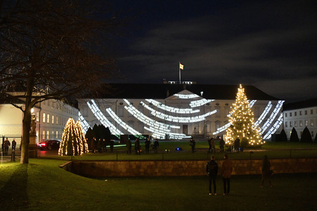 Lichtinstallation 'Lichtblicke' am Schloss Bellevue in Berlin