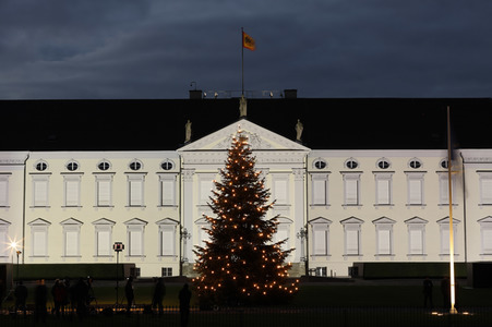 Lichtinstallation 'Lichtblicke' am Schloss Bellevue in Berlin