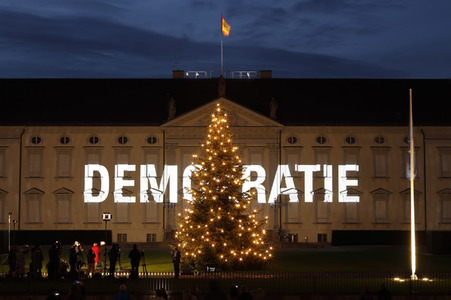 Lichtinstallation 'Lichtblicke' am Schloss Bellevue in Berlin