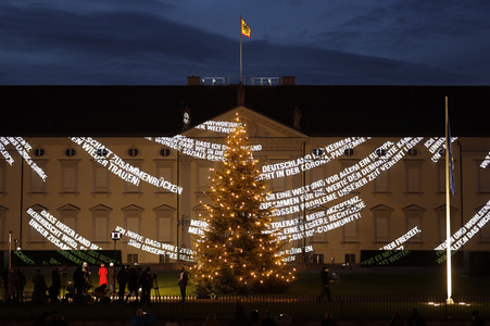 Lichtinstallation 'Lichtblicke' am Schloss Bellevue in Berlin