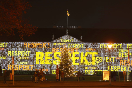 Lichtinstallation 'Lichtblicke' am Schloss Bellevue in Berlin