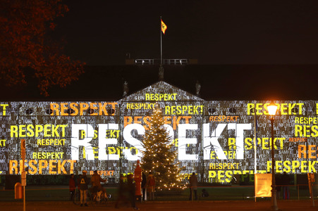 Lichtinstallation 'Lichtblicke' am Schloss Bellevue in Berlin