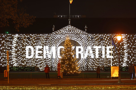 Lichtinstallation 'Lichtblicke' am Schloss Bellevue in Berlin