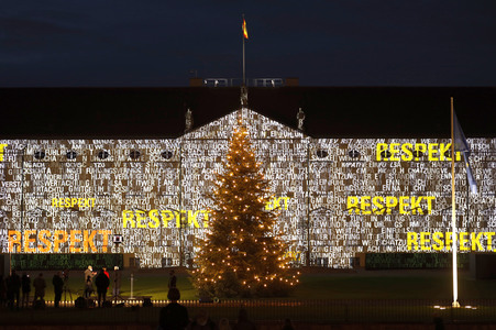 Lichtinstallation 'Lichtblicke' am Schloss Bellevue in Berlin