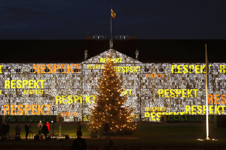 Lichtinstallation 'Lichtblicke' am Schloss Bellevue in Berlin