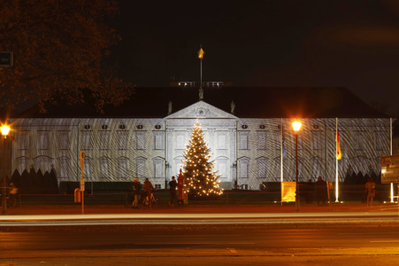 Lichtinstallation 'Lichtblicke' am Schloss Bellevue in Berlin