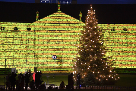 Lichtinstallation 'Lichtblicke' am Schloss Bellevue in Berlin