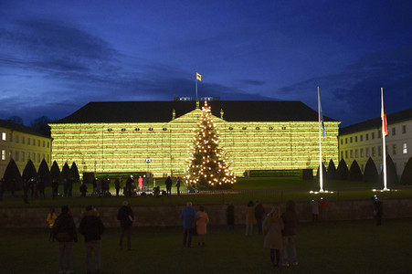 Lichtinstallation 'Lichtblicke' am Schloss Bellevue in Berlin