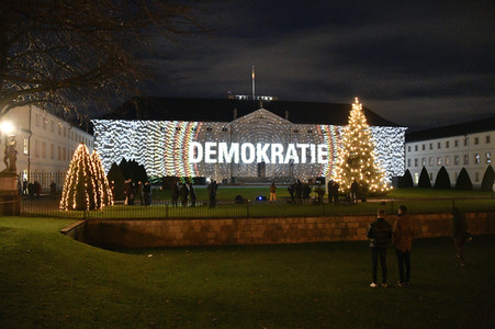 Lichtinstallation 'Lichtblicke' am Schloss Bellevue in Berlin