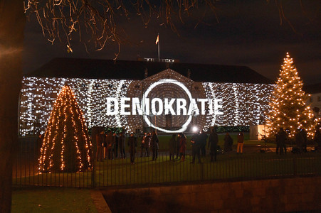 Lichtinstallation 'Lichtblicke' am Schloss Bellevue in Berlin