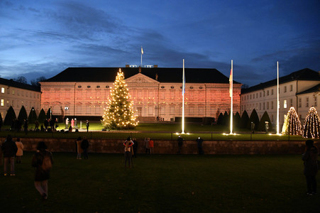 Lichtinstallation 'Lichtblicke' am Schloss Bellevue in Berlin