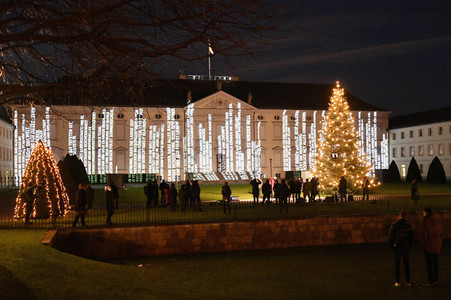 Lichtinstallation 'Lichtblicke' am Schloss Bellevue in Berlin