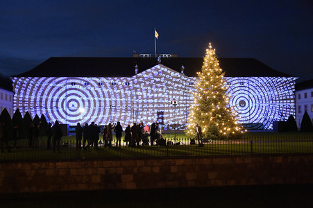Lichtinstallation 'Lichtblicke' am Schloss Bellevue in Berlin