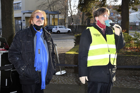 Frank Zander unterstützt den Caritas-Foodtruck in Berlin
