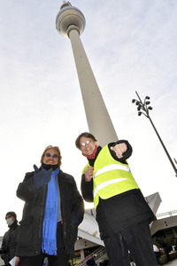 Frank Zander unterstützt den Caritas-Foodtruck in Berlin