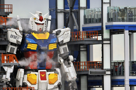 Eröffnung der Gundam Factory in Yokohama