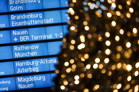Symbolfoto DB-Fahrplan über Weihnachten