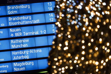 Symbolfoto DB-Fahrplan über Weihnachten