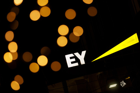 Symbolfoto Ernst & Young