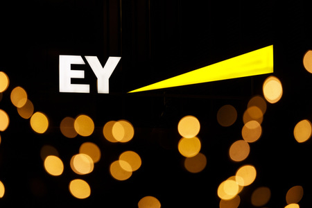 Symbolfoto Ernst & Young