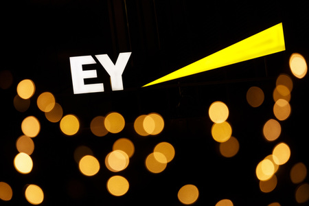 Symbolfoto Ernst & Young