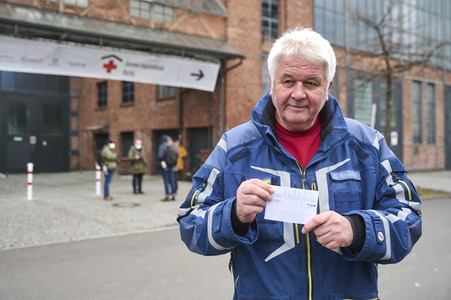 Inbetriebnahme des Corona-Impfzentrums in der Arena Berlin
