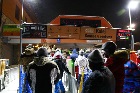 Riesenandrang auf Skipisten vor hartem Lockdown in Polen