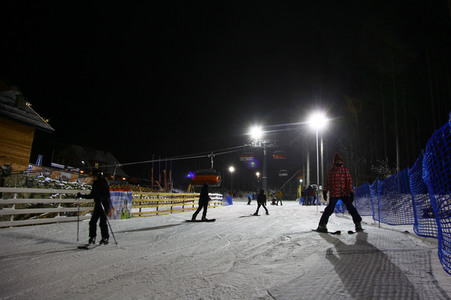 Riesenandrang auf Skipisten vor hartem Lockdown in Polen