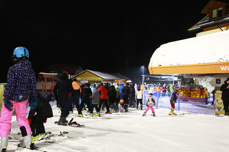 Riesenandrang auf Skipisten vor hartem Lockdown in Polen