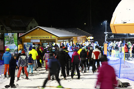 Riesenandrang auf Skipisten vor hartem Lockdown in Polen